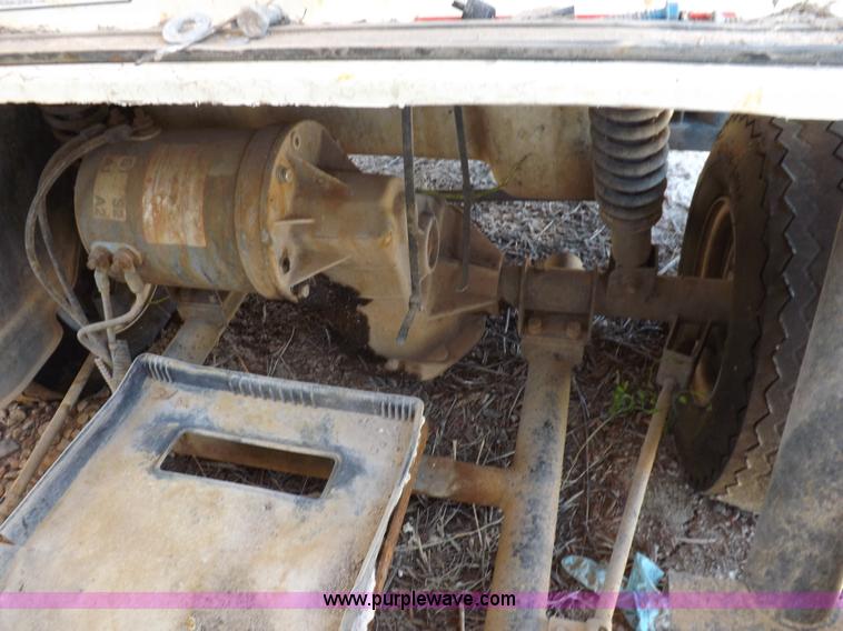 image for item J6954 1996 Yamaha G16E golf cart