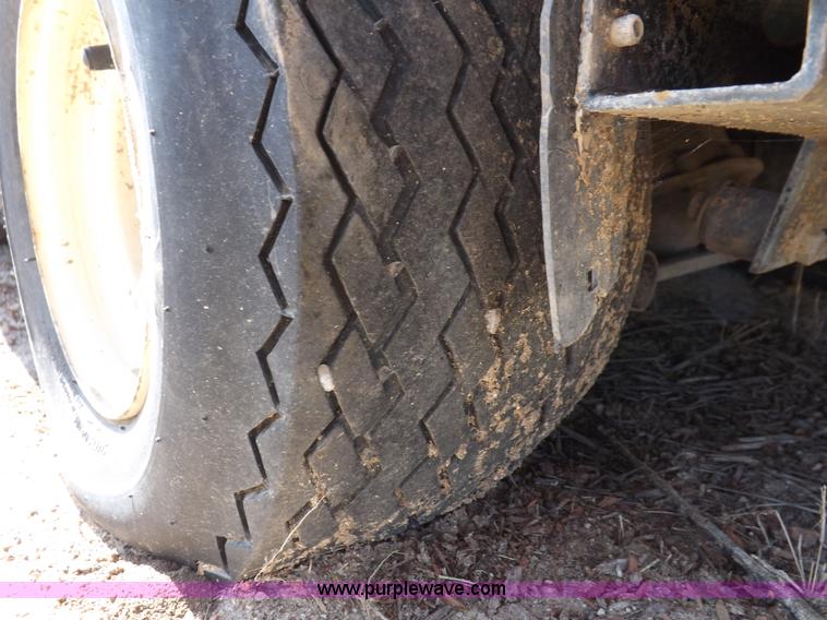 image for item J6954 1996 Yamaha G16E golf cart