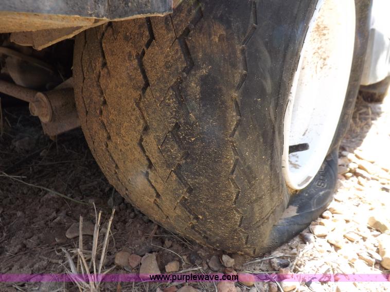 image for item J6954 1996 Yamaha G16E golf cart