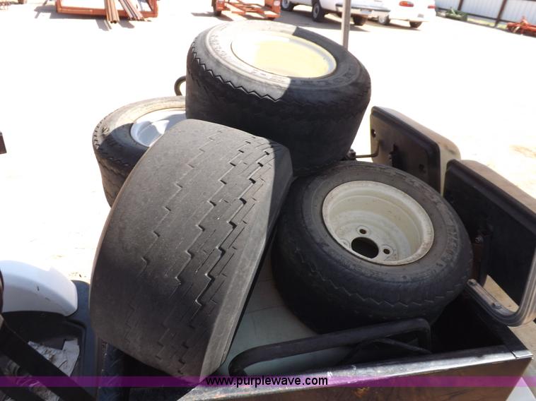 image for item J6954 1996 Yamaha G16E golf cart