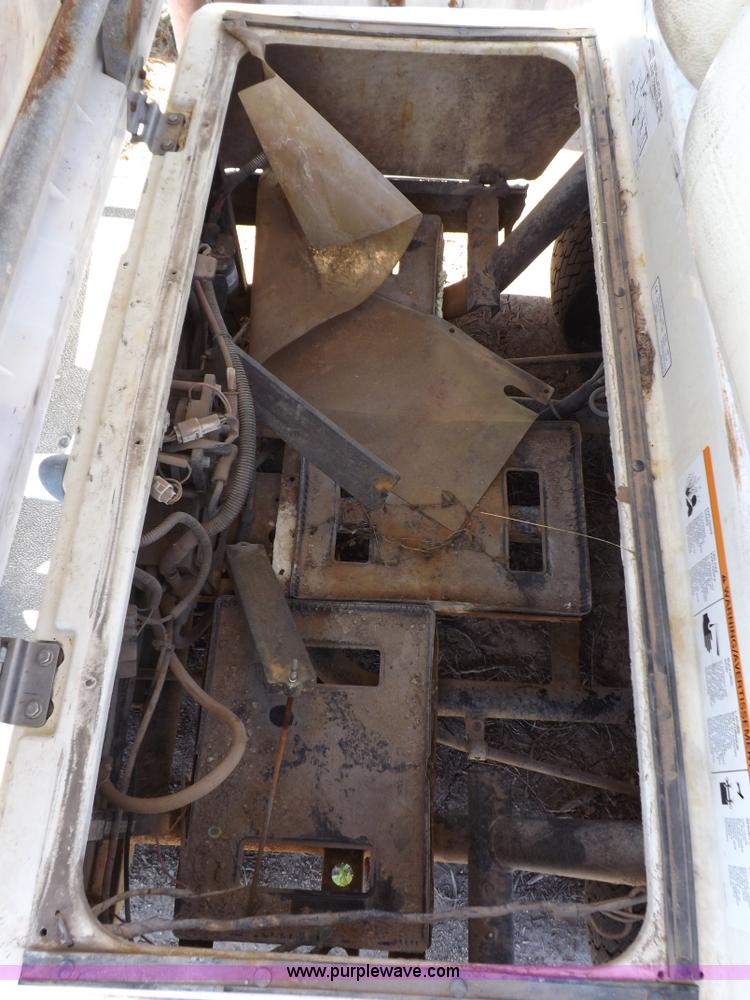 image for item J6955 1998 Yamaha G16E golf cart