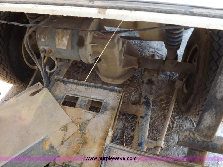 image for item J6955 1998 Yamaha G16E golf cart