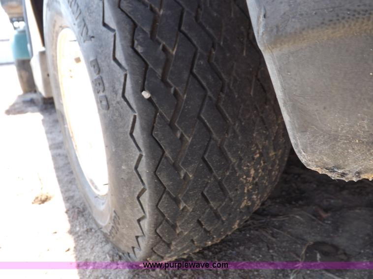 image for item J6955 1998 Yamaha G16E golf cart