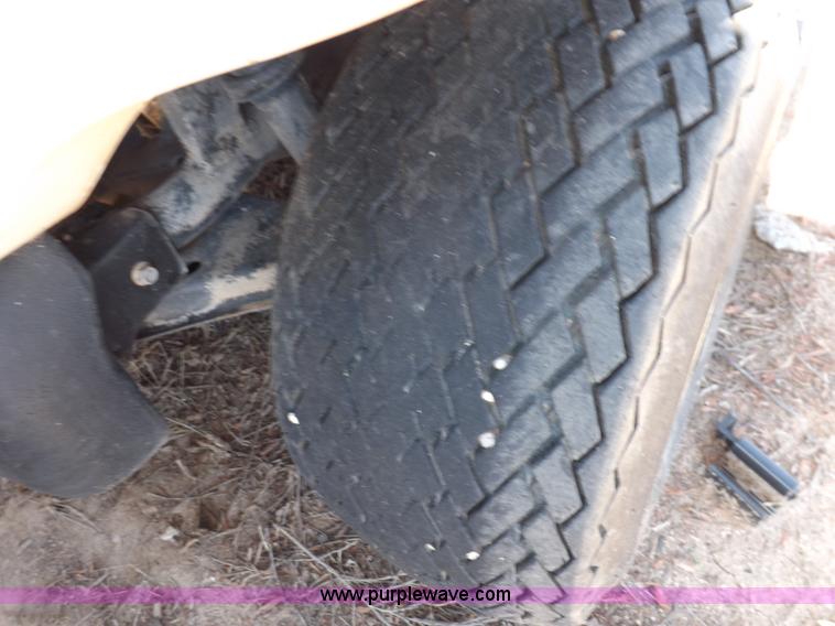 image for item J6955 1998 Yamaha G16E golf cart