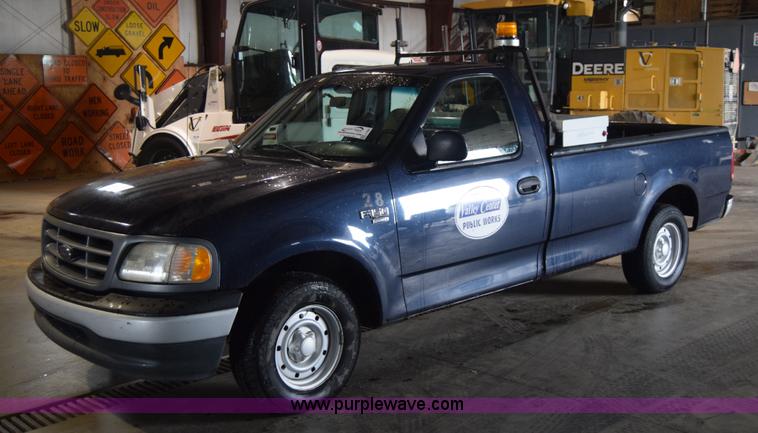image for item J7984 2000 Ford F150 XL pickup truck
