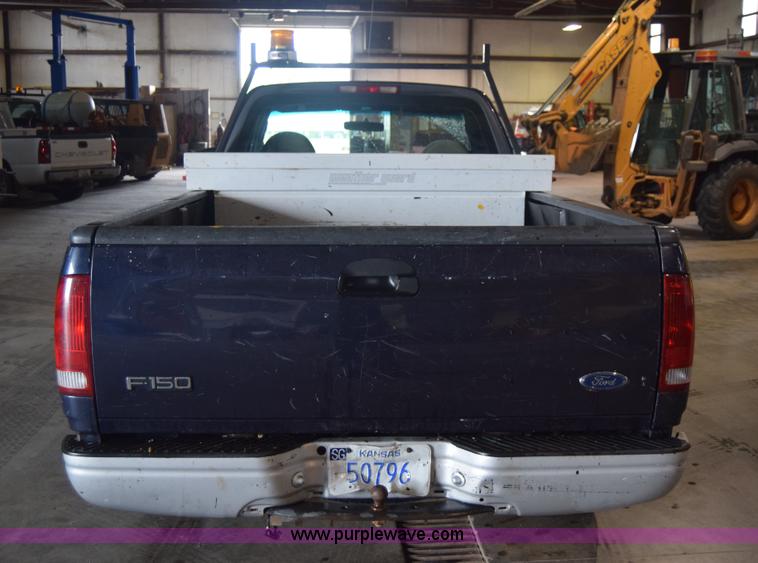 image for item J7984 2000 Ford F150 XL pickup truck