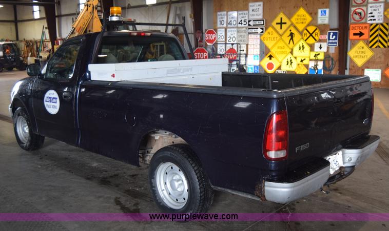 image for item J7984 2000 Ford F150 XL pickup truck