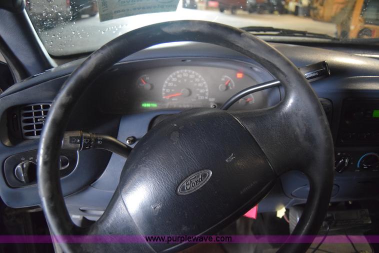 image for item J7984 2000 Ford F150 XL pickup truck