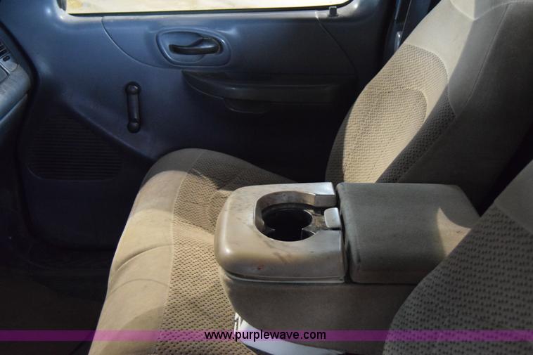 image for item J7984 2000 Ford F150 XL pickup truck