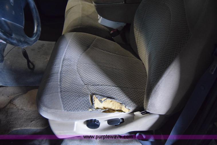 image for item J7984 2000 Ford F150 XL pickup truck