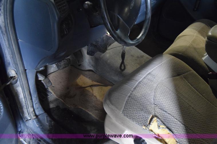 image for item J7984 2000 Ford F150 XL pickup truck