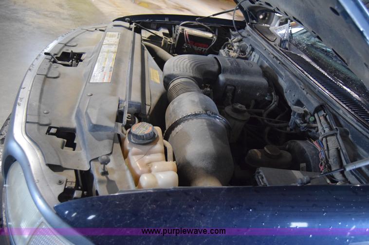 image for item J7984 2000 Ford F150 XL pickup truck