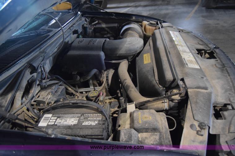 image for item J7984 2000 Ford F150 XL pickup truck