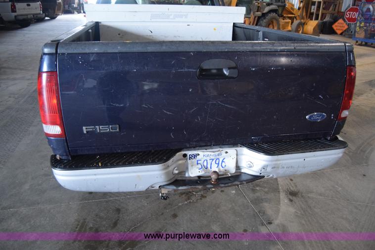 image for item J7984 2000 Ford F150 XL pickup truck