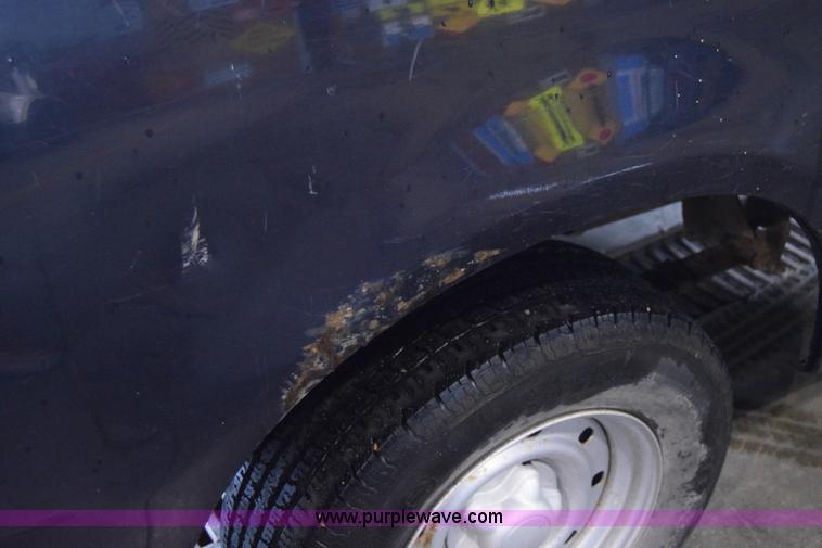 image for item J7984 2000 Ford F150 XL pickup truck