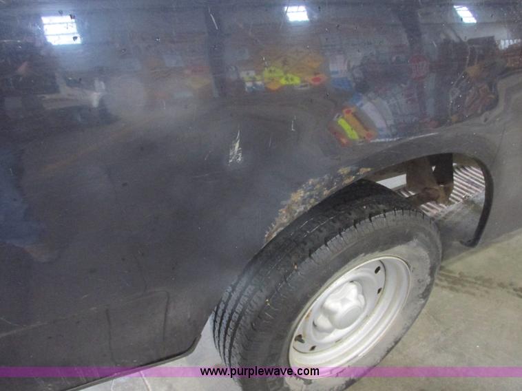 image for item J7984 2000 Ford F150 XL pickup truck