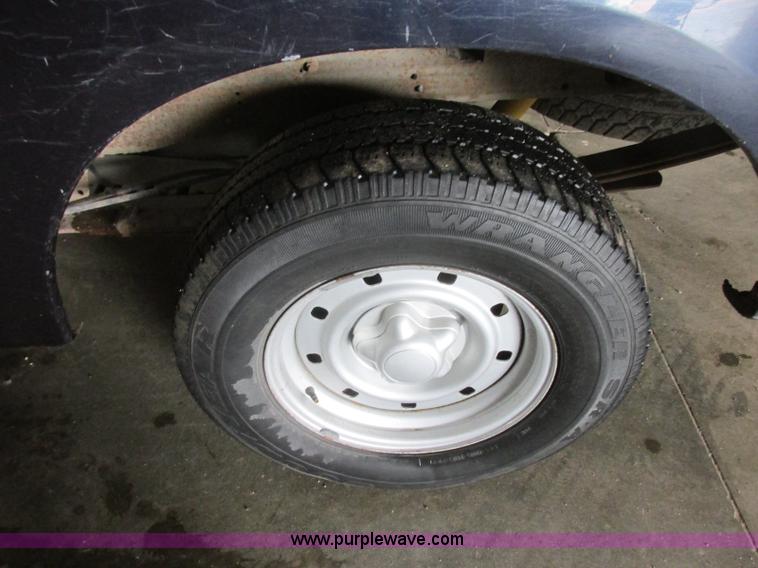 image for item J7984 2000 Ford F150 XL pickup truck