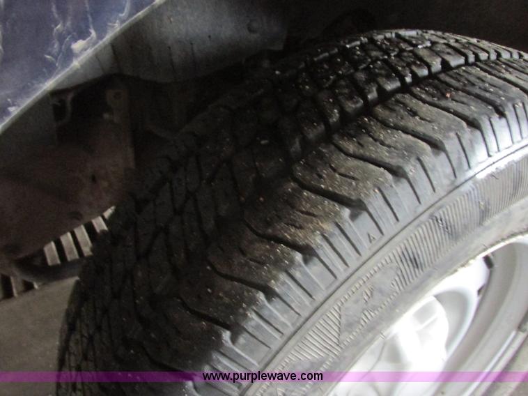 image for item J7984 2000 Ford F150 XL pickup truck