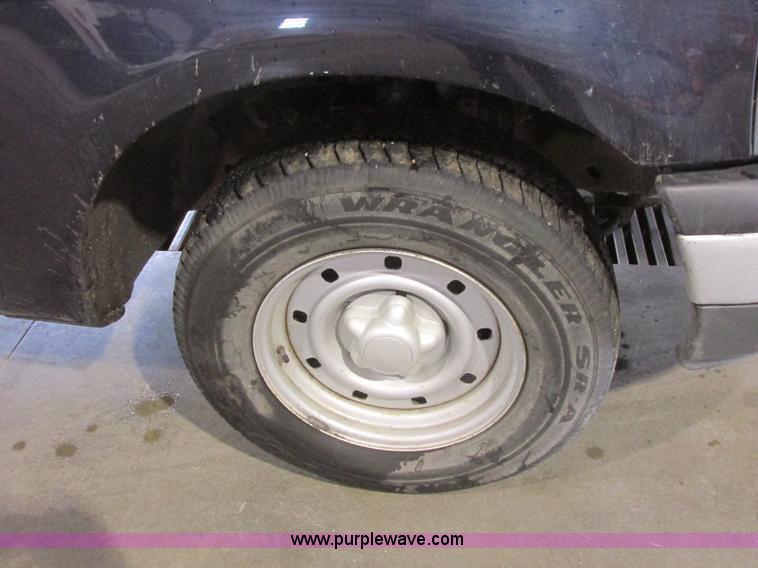 image for item J7984 2000 Ford F150 XL pickup truck