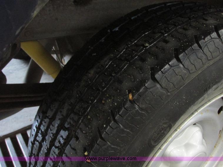 image for item J7984 2000 Ford F150 XL pickup truck