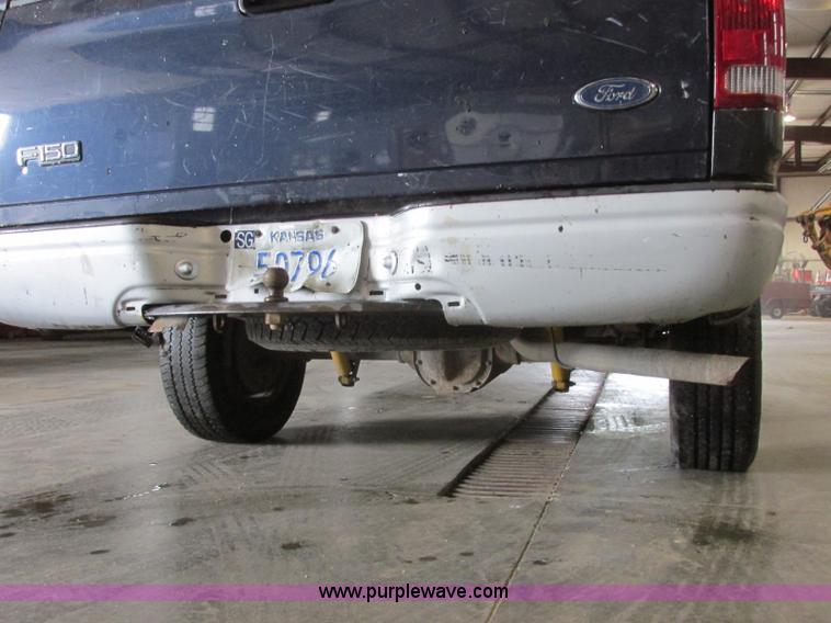 image for item J7984 2000 Ford F150 XL pickup truck