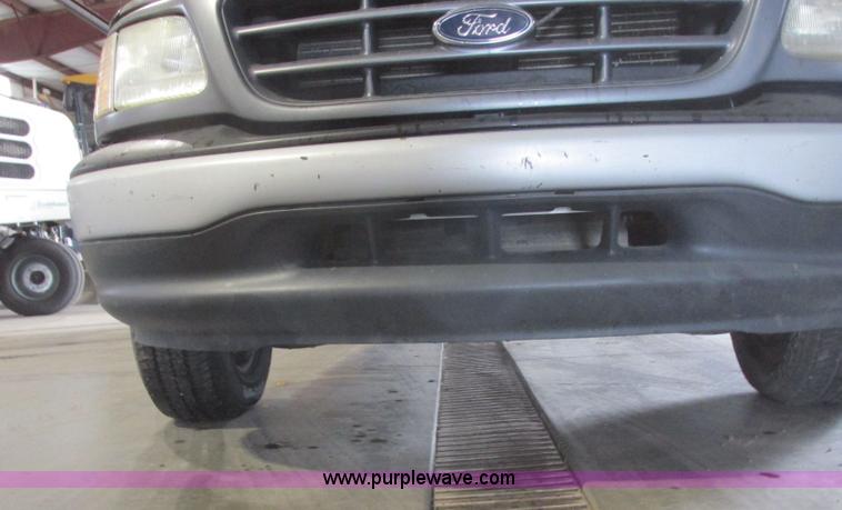 image for item J7984 2000 Ford F150 XL pickup truck