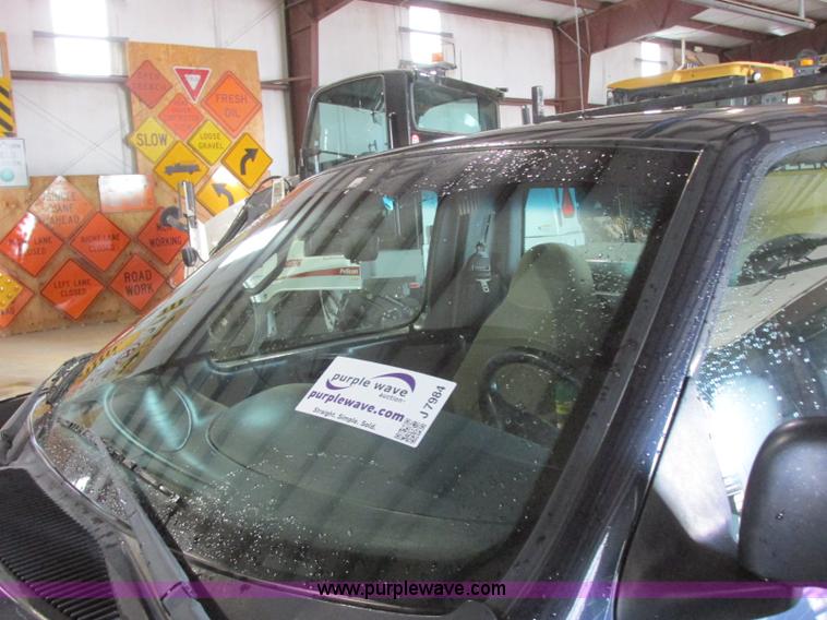 image for item J7984 2000 Ford F150 XL pickup truck