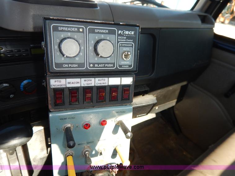 image for item K1508 2002 International 4900 semi truck