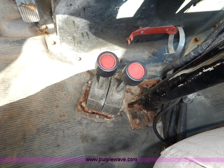 image for item K1508 2002 International 4900 semi truck