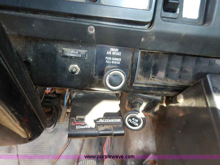 image for item K1508 2002 International 4900 semi truck