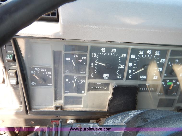 image for item K1508 2002 International 4900 semi truck