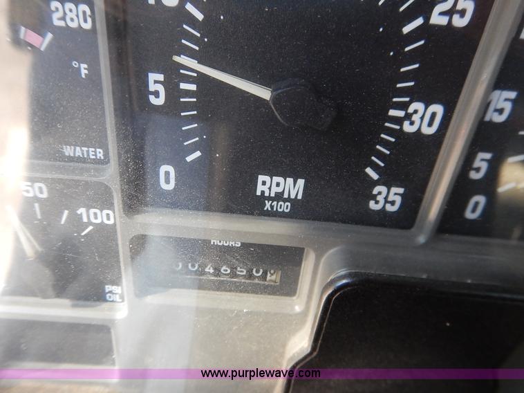 image for item K1508 2002 International 4900 semi truck