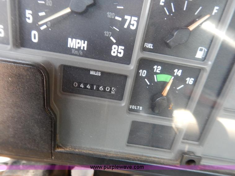 image for item K1508 2002 International 4900 semi truck