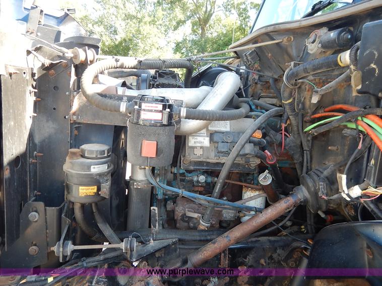 image for item K1508 2002 International 4900 semi truck