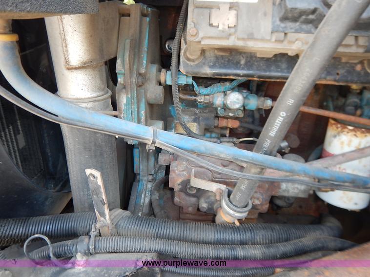 image for item K1508 2002 International 4900 semi truck