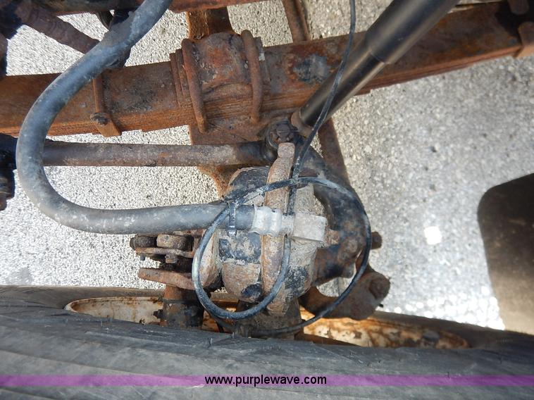 image for item K1508 2002 International 4900 semi truck