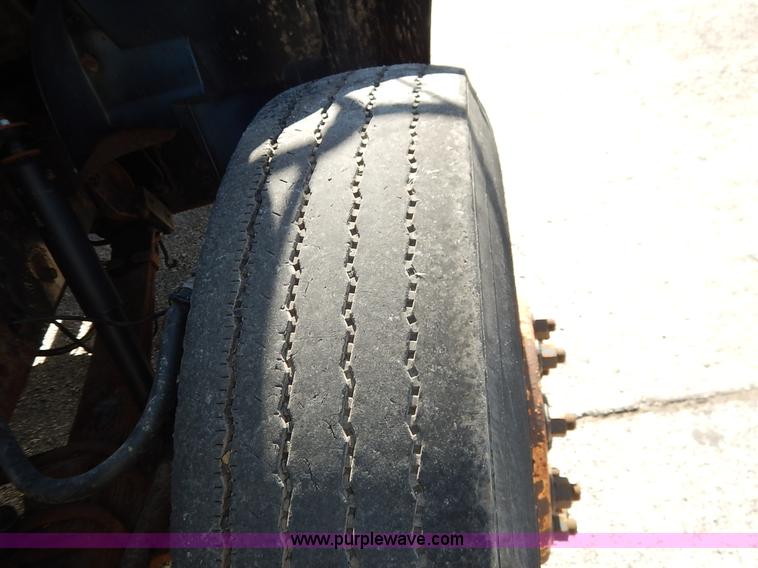 image for item K1508 2002 International 4900 semi truck