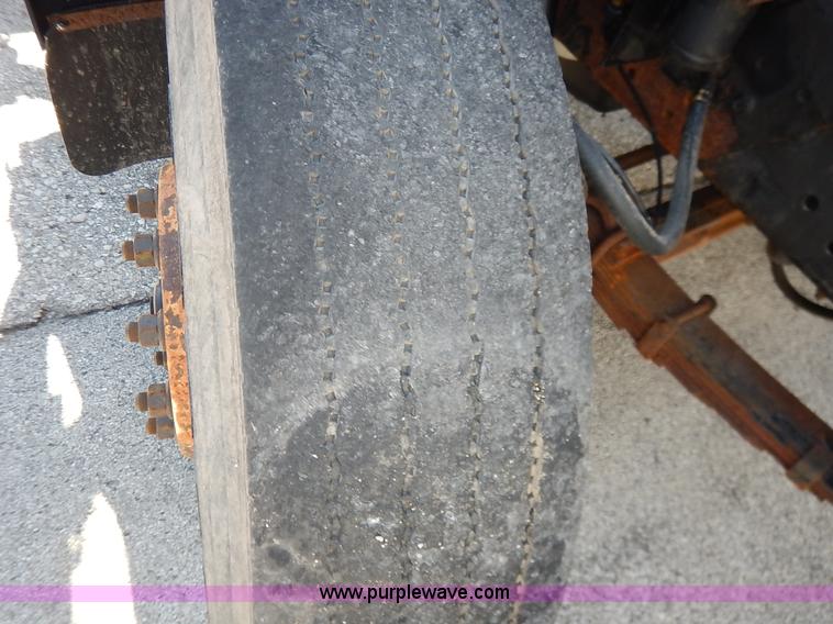 image for item K1508 2002 International 4900 semi truck