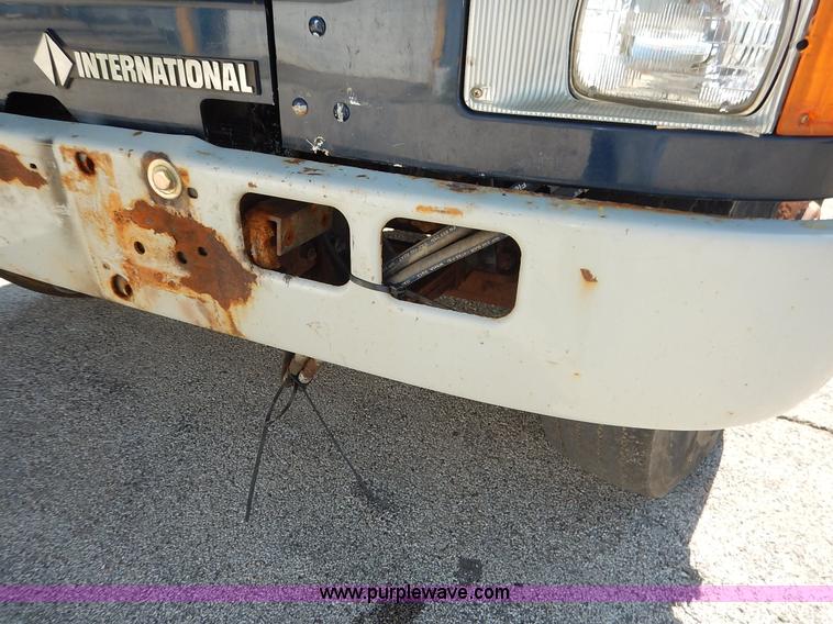 image for item K1508 2002 International 4900 semi truck