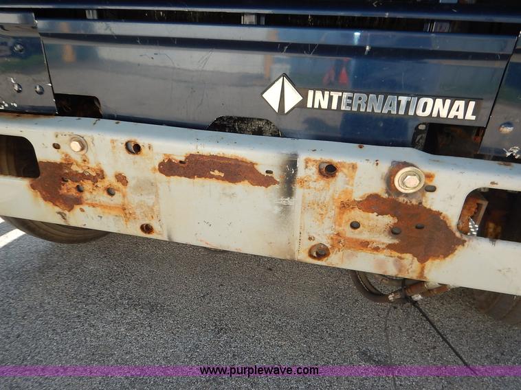 image for item K1508 2002 International 4900 semi truck