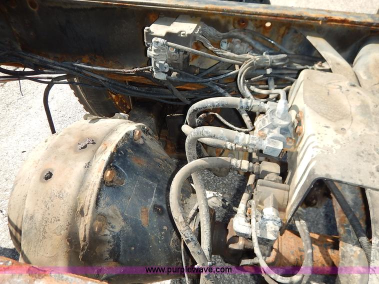 image for item K1508 2002 International 4900 semi truck