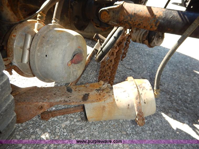 image for item K1508 2002 International 4900 semi truck