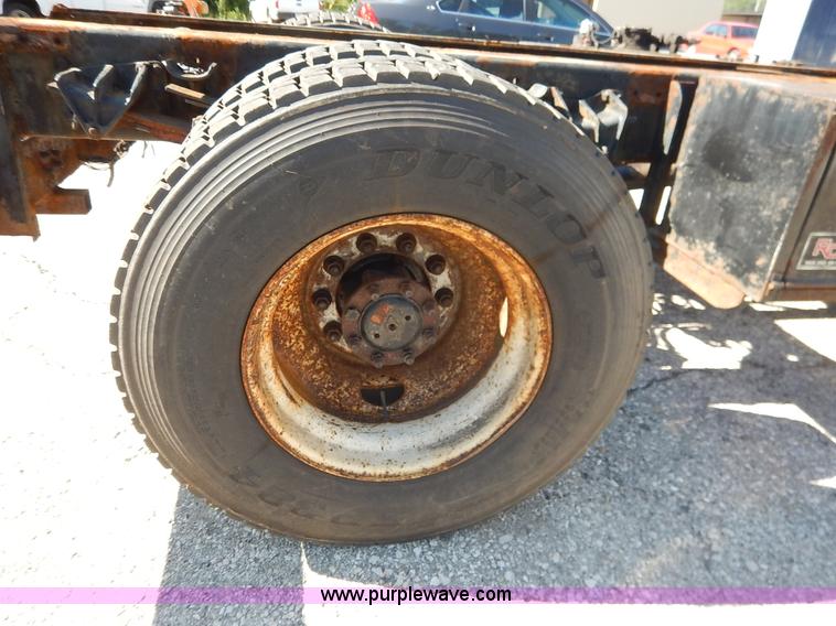 image for item K1508 2002 International 4900 semi truck