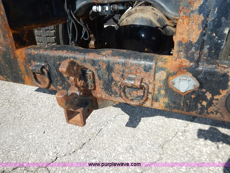 image for item K1508 2002 International 4900 semi truck