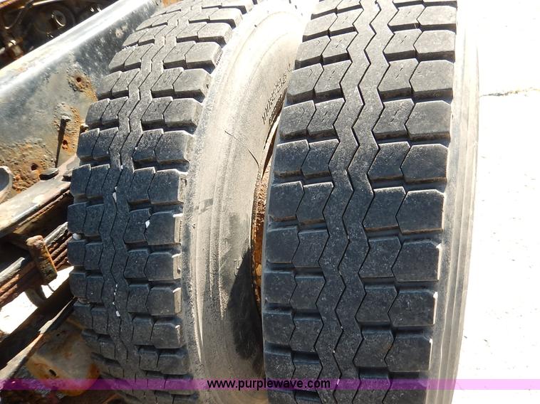 image for item K1508 2002 International 4900 semi truck