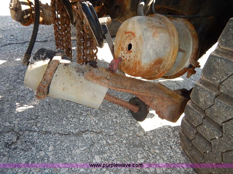 image for item K1508 2002 International 4900 semi truck