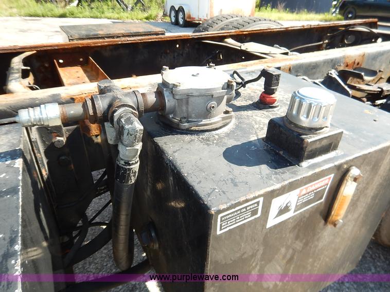 image for item K1508 2002 International 4900 semi truck