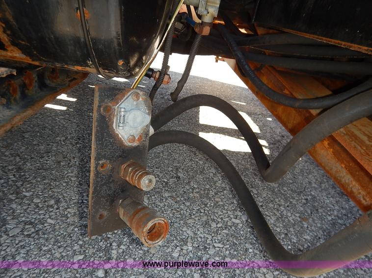 image for item K1508 2002 International 4900 semi truck