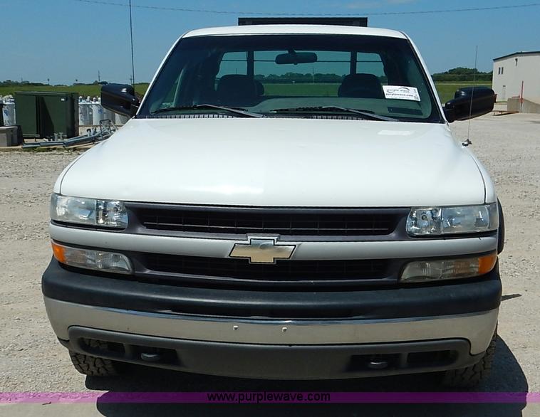 image for item K1535 2002 Chevrolet Silverado 2500 Ext. Cab pickup truck