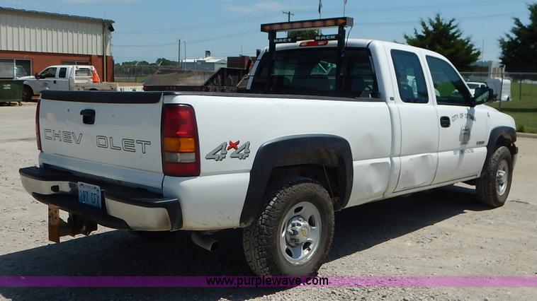 image for item K1535 2002 Chevrolet Silverado 2500 Ext. Cab pickup truck